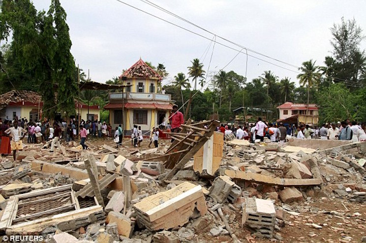 India: Más de 100 muertos y 350 heridos en el incendio de un templo
